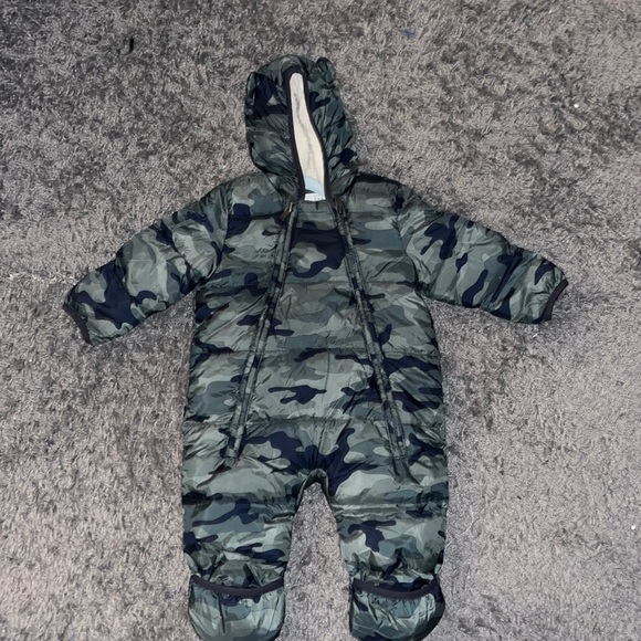 Gap Baby 100% Recycled Polyester Puffer One-Piece - Picture 1 of 4
